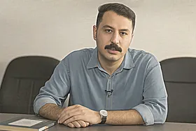 نویسنده &laquo;مرده باد سقراط&raquo;: نویسنده، قصه گوی زمانه خود است و ما مرثیه سراییم