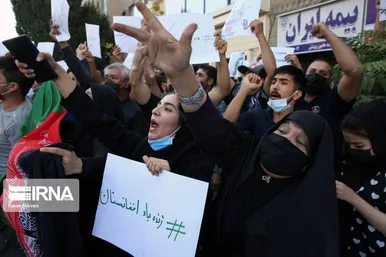 تجمع افغانستانی‌های مقیم تهران و مشهد در مقابل کنسولگری پاکستان