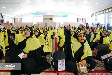 مراسم بدرقه کاروان دانش‌آموزی به راهپیمایی اربعین