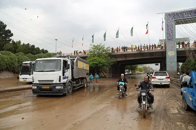 حضور وزیر کشور در مناطق سیل زده مشهد 