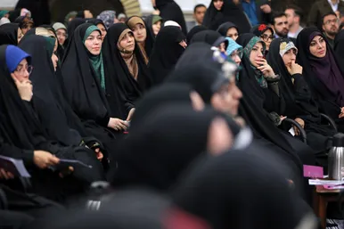 دیدار جمعی از شاعران و اهالی فرهنگ و ادب فارسی با رهبر انقلاب