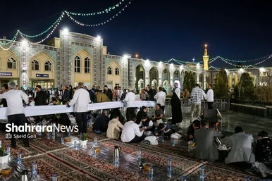 ضیافت افطاری زائران حرم مطهر رضوی