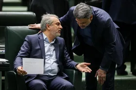 نماینده میانه: فاطمی&zwnj;امین در جهت منافع مافیای خودروسازی حرکت کرد| چرا مردم باید از ارابه&zwnj;های مرگ استفاده کنند؟