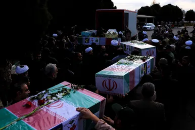 استقبال از پیکر مطهر ۱۲ شهید گمنام دفاع مقدس در فرودگاه هاشمی نژاد مشهد