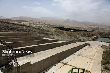 لب‌های خشکِ سدِ دوستی