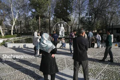 گزارش تصویری | حضور مسافران نوروزی در آرامگاه فردوسی در نوروز ۱۴۰۵