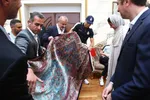اهدای دو تخته فرش دستباف به رونالدو و مانه + عکس و فیلم