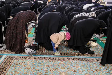 ضیافت افطار در بارگاه رضوی 