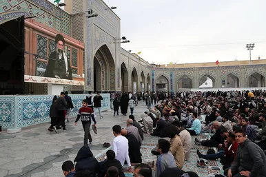 حال و هوای حرم مطهر رضوی در زمان سخنرانی نوروزی مقام معظم رهبری