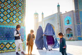 زیارت سخی در شهر مزارشریف افغانستان | ارادت افغانستانی&zwnj;ها به حضرت علی(ع) + عکس