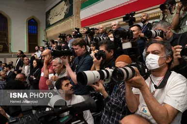 عکس‌هایی از حضور رهبر معظم انقلاب در شعبه اخذ رأی چهاردهمین انتخابات ریاست‌جمهوری