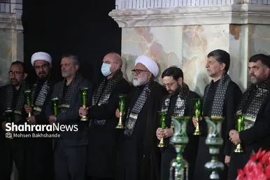 آیین خطبه خوانی شب شهادت امام رضا(ع) در حرم مطهر رضوی
