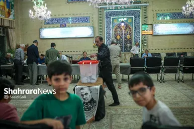 عکس‌هایی از دور دوم انتخابات ریاست جمهوری در مشهد (۴)