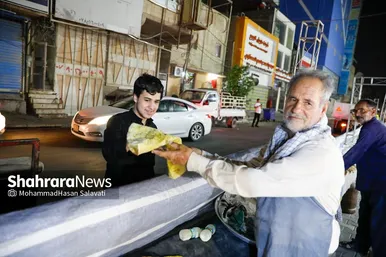 گزارش تصویری | نذر نان در مسیر کربلا