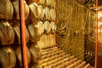نرخ طلا با دلار ۱۰۰ هزار تومانی در مشهد به چه عددی رسید؟ (۶ شهریور ۱۴۰۴)