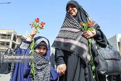 گزارش تصویری | گلباران حرم مطهر رضوی به مناسبت سالروز میلاد حضرت معصومه (س)