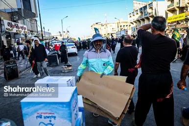 گزارش تصویری | نظافت مسیر زائران اربعین حسینی در نجف اشرف توسط پاکبانان مشهدی