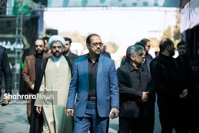 عکس| بازدید رئیس و جمعی از اعضای شورای اسلامی شهر مشهد از ایستگاه‌های استقبال زائران