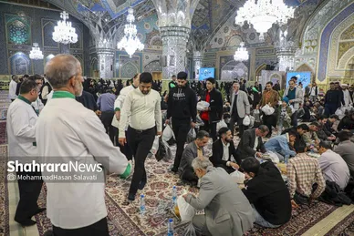گزارش تصویری | ضیافت افطار در حرم مطهر رضوی