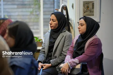 گزارش تصویری | نقد و بررسی کتاب «ناخن کشیدن روی صورت شفیع‌الدین» در کافه کتاب آفتاب مشهد