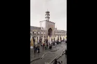ویدئو| کمک‌رسانی زائران و مجاوران به خادمان حرم امام رضا(ع) بعد از بارش باران (۲۵ شهریور ۱۴۰۳)