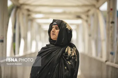 محرم ۱۴۰۴ | عکس‌هایی از آیین گل مالی روز عاشورا در خرم آباد