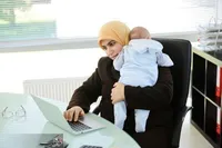سهم بالای زنان کشور از کار خانگی و مراقبتی| حدود ۱۲ تا ۱۳ درصد خانوار‌های کشور با سرپرستی زنان اداره می‌شوند