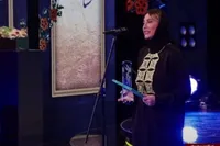 ویدئو | اهدای سیمرغ بهترین بازیگر نقش اصلی زن به فریبا نادری برای «شوهر ستاره»