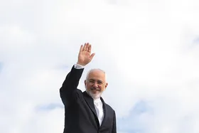 ظریف: اگر استعفا نمی&zwnj;کردم یک وزیر خارجه بی&zwnj;خاصیت معرفی می&zwnj;شدم | حتی از سپاه که&nbsp;&laquo;گاندو&raquo; را علیه من ساخت دفاع می&zwnj;کنم