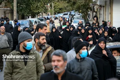 تجمع مردم در محل شهادت دو دانشجوی بسیجی در خیابان حر عاملی
