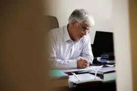 عارف شنبه درباره ثبت نام در انتخابات اعلام نظر می&zwnj;کند، فعلا انصراف نداده است!