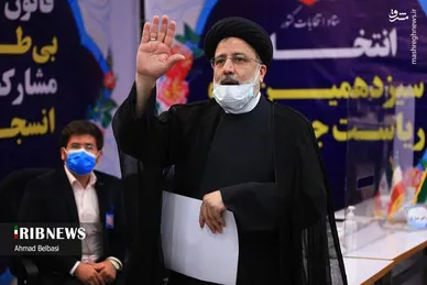 تصاویری از لحظه ثبت نام رئیس جمهور شهید در انتخابات ریاست جمهوری ۱۴۰۰