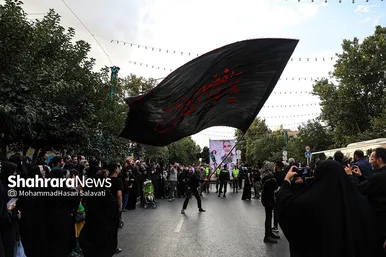 تشییع پیکر مطهر ۵ شهید مدافع حرم در مشهد