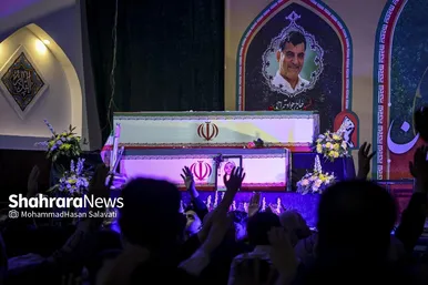 گزارش تصویری | مراسم وداع با پیکر مطهر شهدای سنگر خیابان