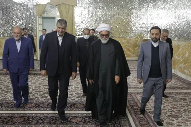 عکس‌هایی از شهید مالک رحمتی در حرم امام‌رضا(ع)
