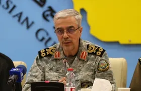 سرلشکر باقری: ناو&zwnj;های آمریکا ۱۰۰۰ کیلومتر از ایران فاصله گرفتند| اقتدار ایران مانع حضور ناو&zwnj;های هواپیمابر در خلیج&zwnj;فارس شده است