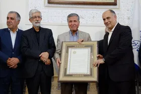 تقدیر از پرچم&zwnj;دار زبان و ادبیات فارسی | گزارشی از مراسم بزرگداشت محمدجعفر یاحقی، شاهنامه&zwnj;پژوه مطرح مشهدی