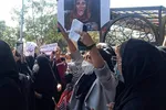 تجمع مهاجران افغانستانی‌ در حمایت از پنجشیر مقابل کنسولگری پاکستان در مشهد + فیلم