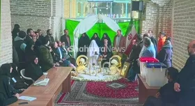 مراسم عقد زوج جوان نیشابوری پای صندوق رای در مسجد جامع + عکس  و فیلم