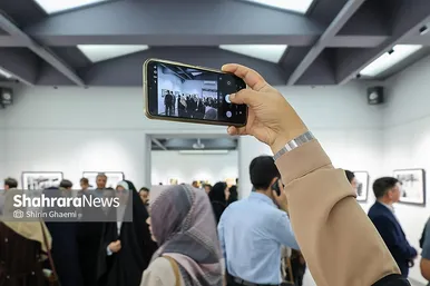 گزارش تصویری | نمایشگاه عکس گروهی «بی هوا»