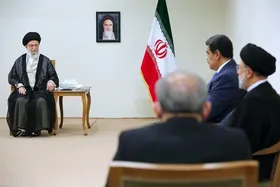 رهبر انقلاب: تجربه ایران و ونزوئلا نشان داد تنها راه پیروزی در برابر فشارهای آمریکا مقاومت است