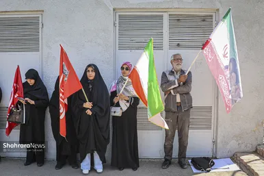 گزارش تصویری | تشکیل بزرگترین زنجیره انسانی جان فدا توسط مردم و دانشجویان مشهدی در دانشگاه فردوسی