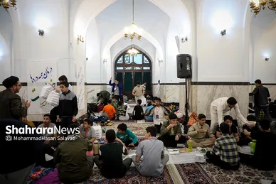 اعتکاف نوجوانان دهه هشتادی در حرم مطهر رضوی