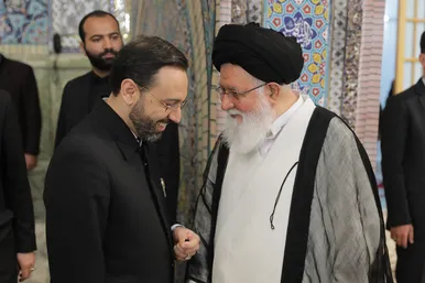 عکس‌هایی از شهید مالک رحمتی در حرم امام‌رضا(ع)