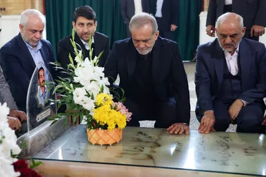 گزارش تصویری | تجدید میثاق هیئت دولت با آرمان‌های امام راحل و شهدای انقلاب اسلامی (۱۳ بهمن ۱۴۰۳)