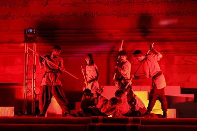 اجرای نمایش «افسانه ماردوش» در آرامگاه فردوسی