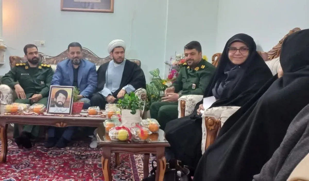 اهدای ۴۴پلاک افتخار در دیدار‌های نوروزی با خانواده شهدا