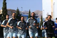 اعتراض هواداران به اهدا نشدن جام قهرمانی به استقلال