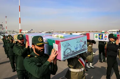 استقبال از پیکر مطهر ۱۲ شهید گمنام دفاع مقدس در فرودگاه هاشمی نژاد مشهد