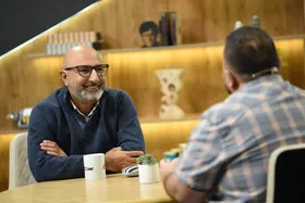 ویدئو | منصور ضابطیان در &laquo;آپارات&raquo; میزبان ستارگان دوران مدرن می&zwnj;شود